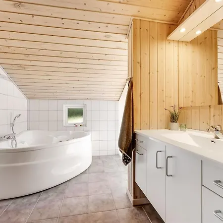 Thorketil - 1-1km From The Sea By Interhome *